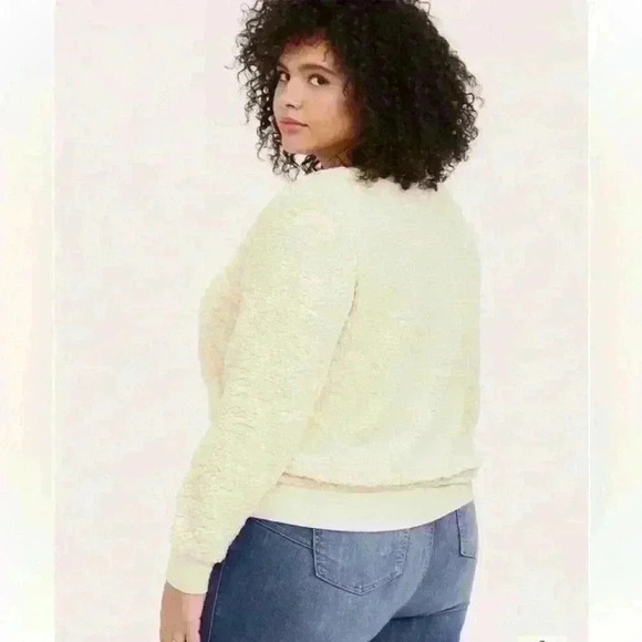 Torrid Ivory Faux Sherpa Teddy Sweatshirt Plus Size 4 - Picture 3 of 10